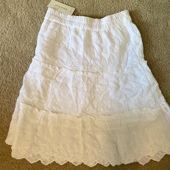 NWT SIM & SAM EYELET TIER MINI SKIRT - Picture 3 of 4